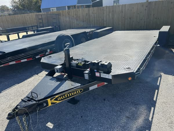82" x 21' Car Hauler - Image 1